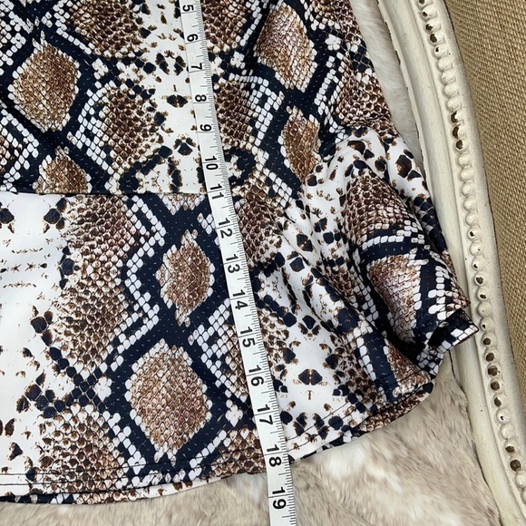 NASTY GAL•FLIP IT SNAKE 🐍 SKIRT - Picture 9 of 12